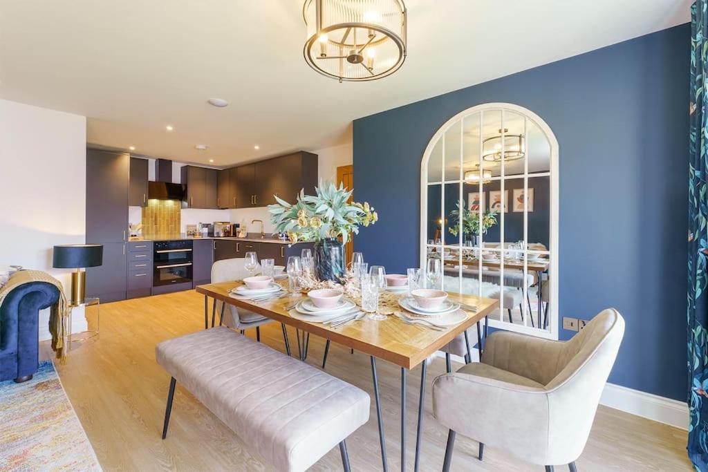 Darlington - 2 Bedroom Luxury Apartment By Mint Stays บริสตอล ภายนอก รูปภาพ