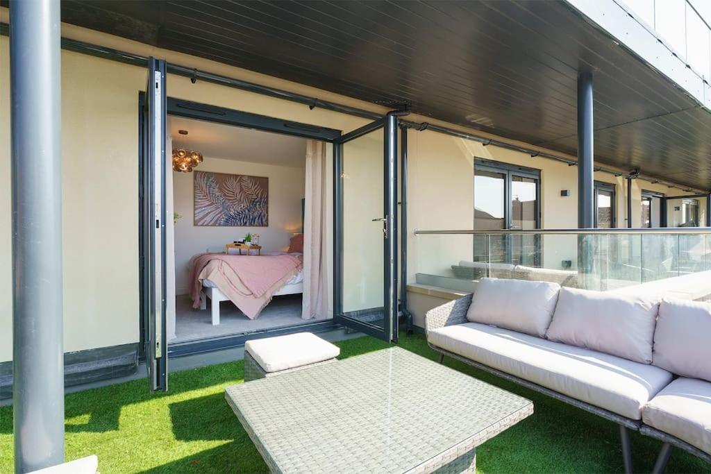 Darlington - 2 Bedroom Luxury Apartment By Mint Stays บริสตอล ภายนอก รูปภาพ