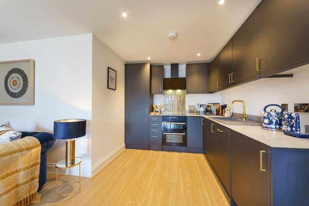 Darlington - 2 Bedroom Luxury Apartment By Mint Stays บริสตอล ภายนอก รูปภาพ