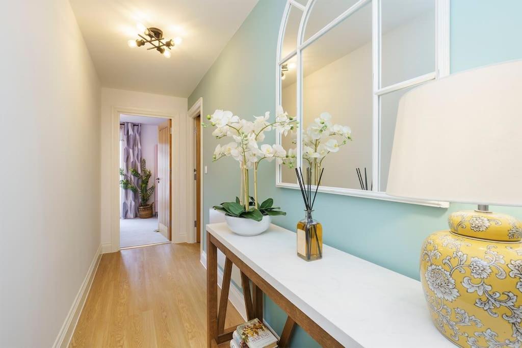 Darlington - 2 Bedroom Luxury Apartment By Mint Stays บริสตอล ภายนอก รูปภาพ